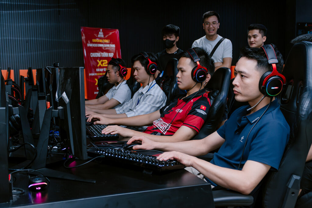 Trận Showmatch giữa team CSDN và team Hehe