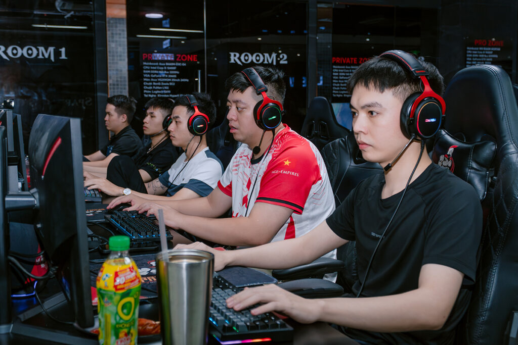 Trận Showmatch giữa team CSDN và team Hehe